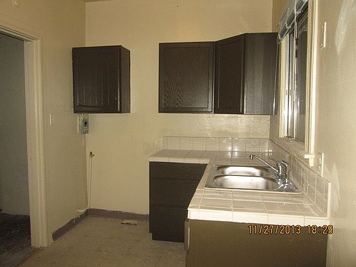 2nd image of 716 18th St APT 14