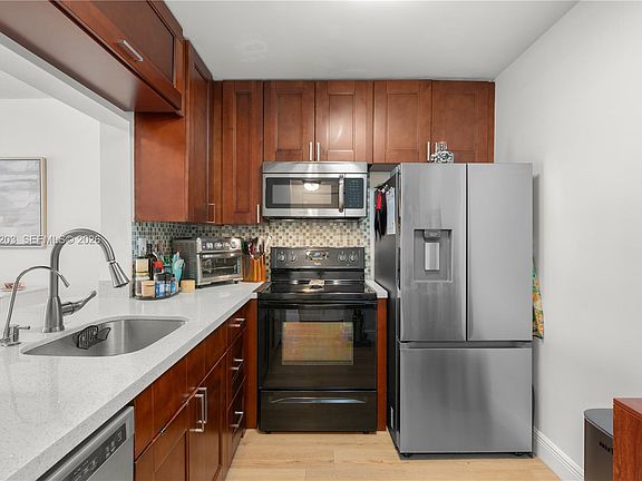 3rd image of 4161 NW 90th Ave APT 206