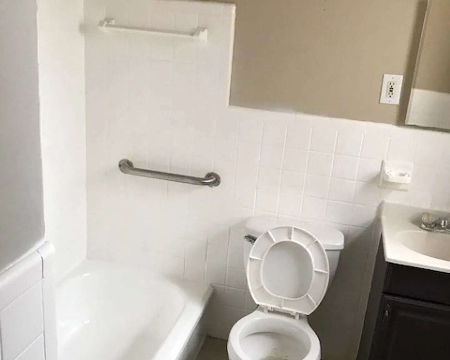 Charming 1-Bedroom Apartment at Jamieson Apartments Updated & Cozy Living in St. Francis Neighbor... — Photo 4
