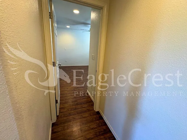 216 N Park St — Photo 32