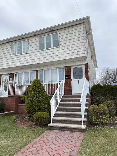 178 Spratt Ave Photo 1