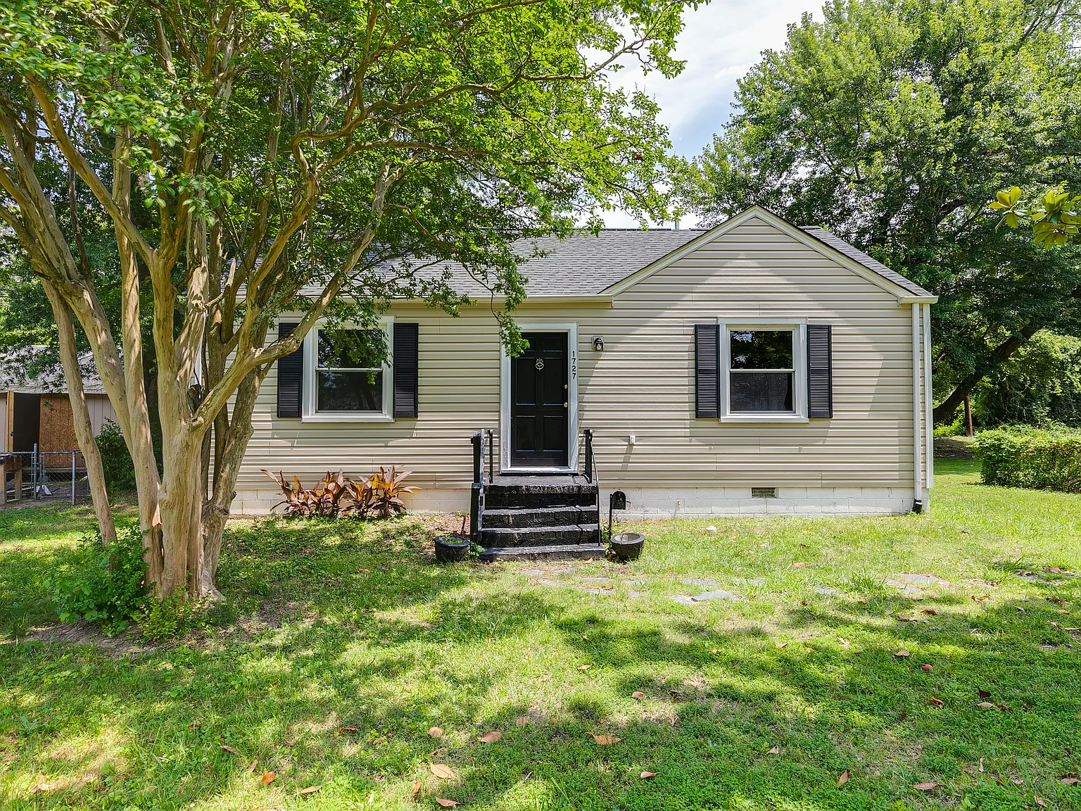 1727 Rockwood Rd — Photo 2