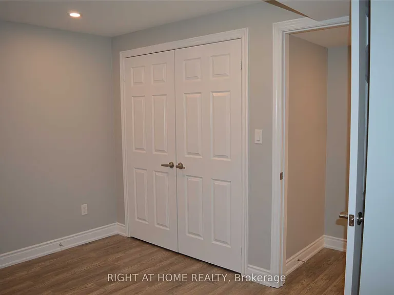 5332 Floral Hill Cres #BASEMENT — Photo 5