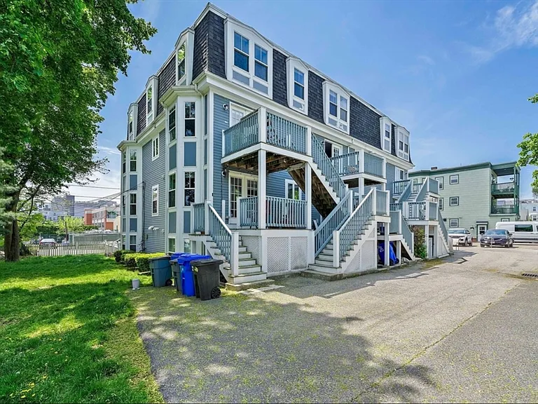 32 Adamson St #E — Photo 16