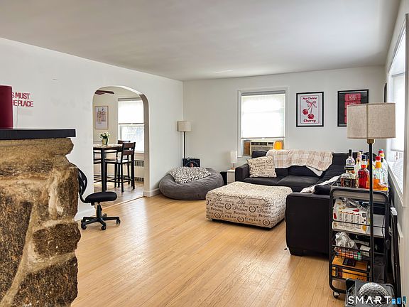 4th image of 40 Acton Road