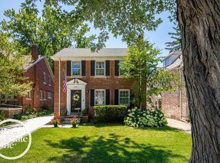 279 Merriweather Rd, Grosse Pointe Farms, MI 48236