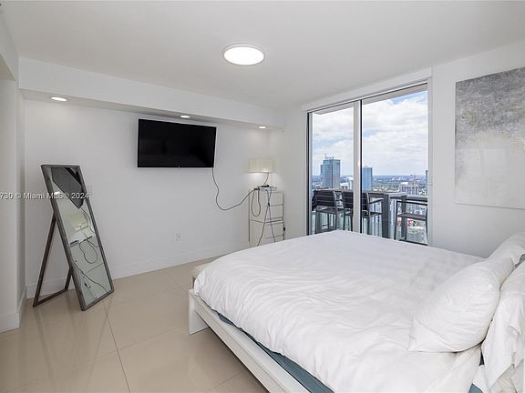 3rd image of 50 Biscayne Blvd APT 5405