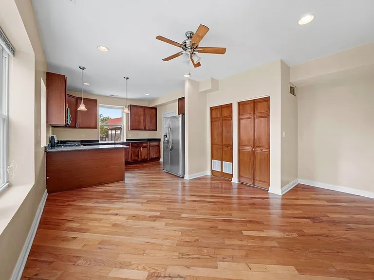 7211 N Damen Ave #2 — Photo 11
