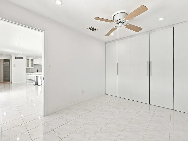 126 West Ct — Photo 30