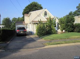 17-15 Split Rock Rd, Fair Lawn, NJ 07410