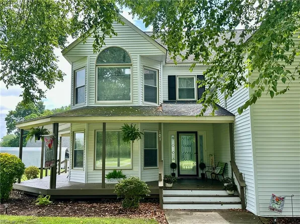 101 Fleetney Cir, Smithfield, VA 23430