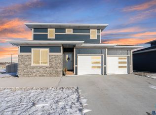 234 Creekside Ave, Harrisburg, SD 57032