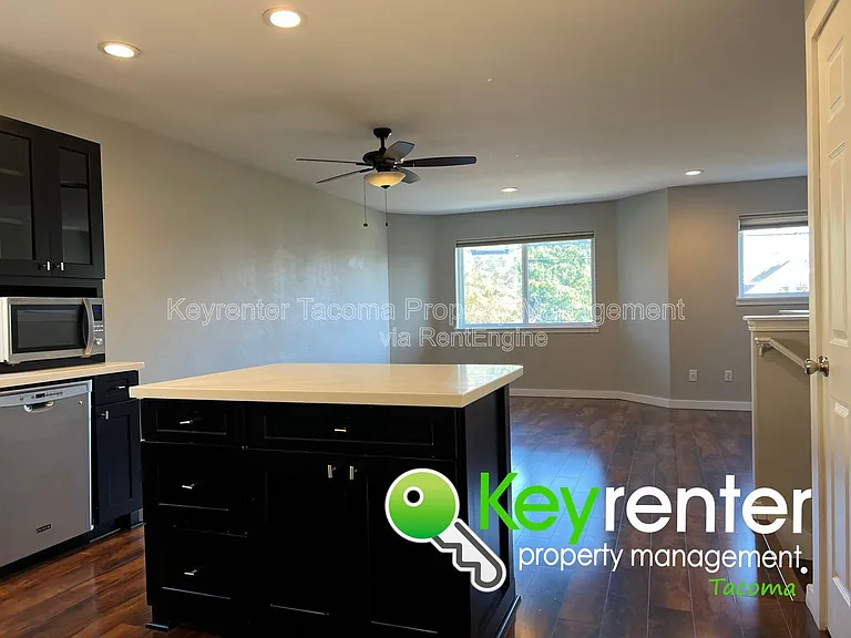 628 N Steele St — Photo 5