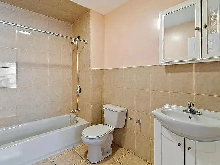 553 E 26th St #2 — Photo 4