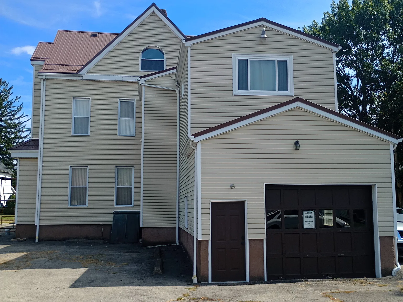 3 bed, 2000 sqft, $1,700 — Photo 2