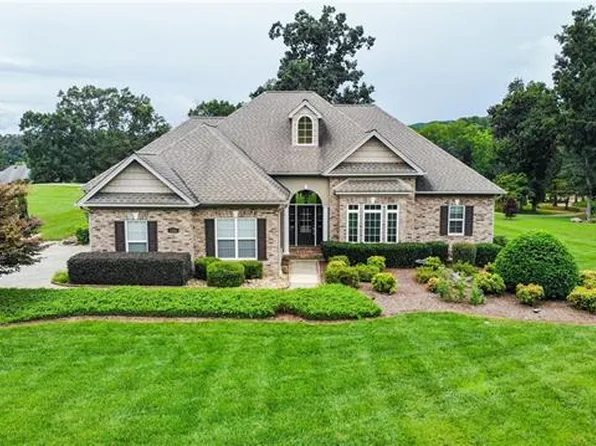 4655 Plantation Dr, Morganton, NC 28655