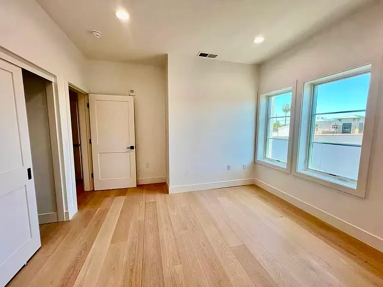 560 El Camino Real #208 — Photo 7