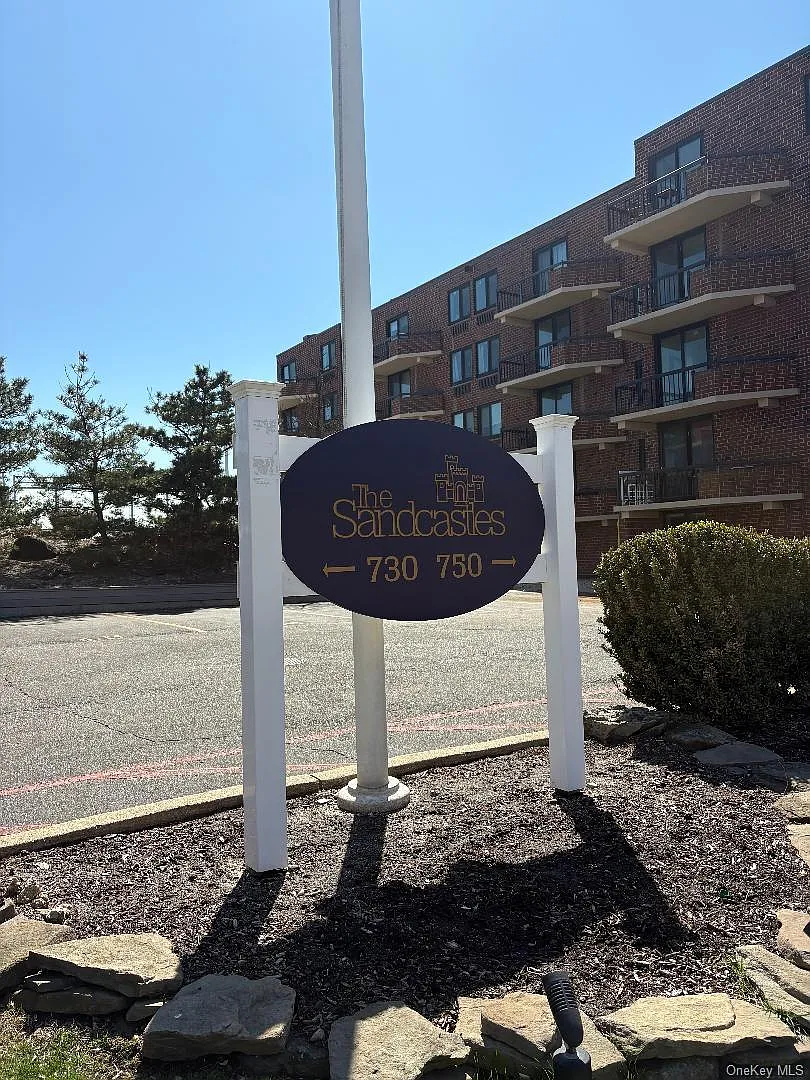 2 bed, 3.0 bath, 1460 sqft, $5,200 — Photo 1