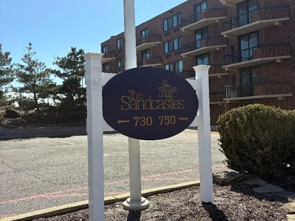 750 W Broadway #5Q, Long Beach, NY 11561