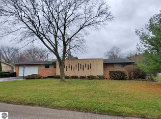 1135 Woodmere Rd, Alma, MI 48801