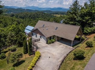 444 Chapel Cove Cir, Franklin, NC 28734