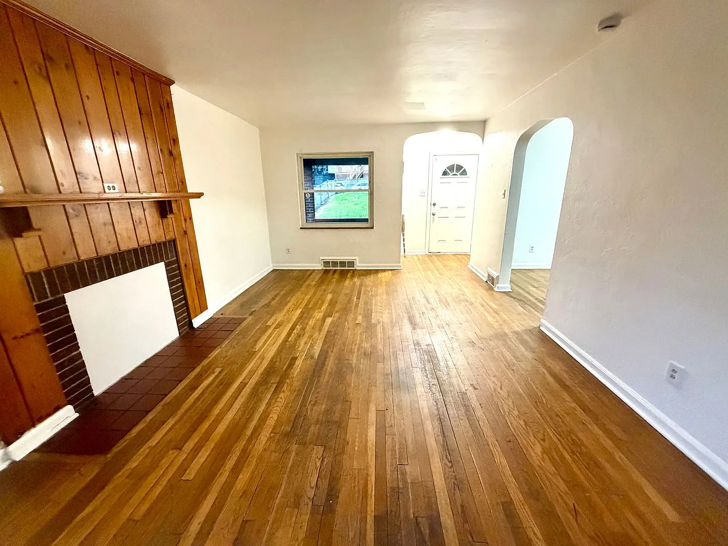 Crafton - 3 Bedroom 1 Bath Home for Rent — Photo 4