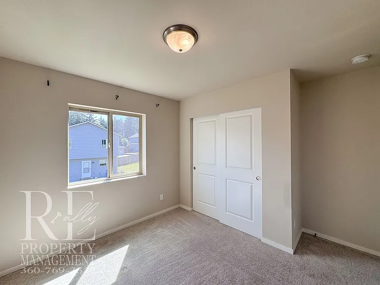 690 SE Olga Cir — Photo 11