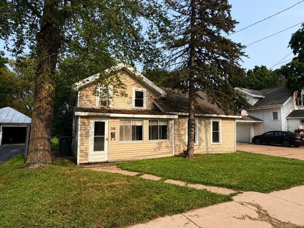 116 N Harrison St, Waupaca, WI 54981