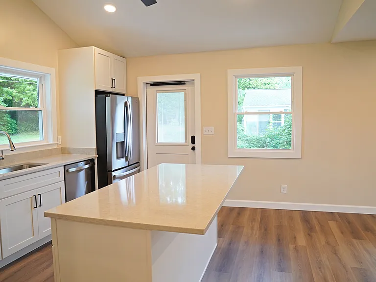 612 Southgate Rd — Photo 9