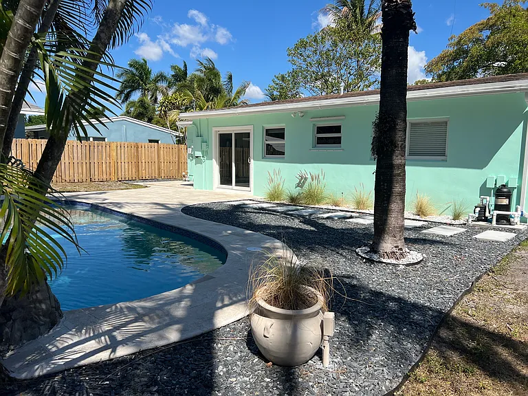 2360 SW 15th St — Photo 24