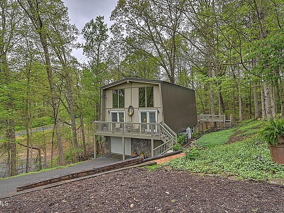 2nd image of 1501 Woodridge Dr