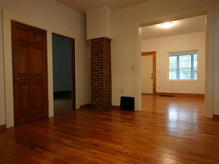 805 4th St SE — Photo 4
