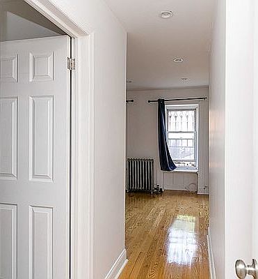 4th image of 459 Van Buren St #1