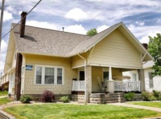 916 7th St, Charleston, IL 61920