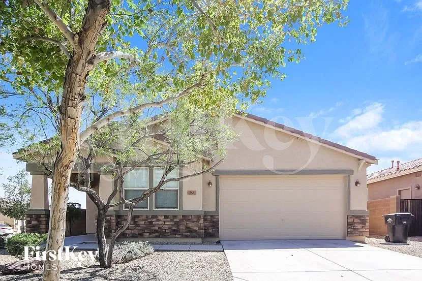 4 bed, 2.0 bath, 1836 sqft, $2,270 — Photo 1