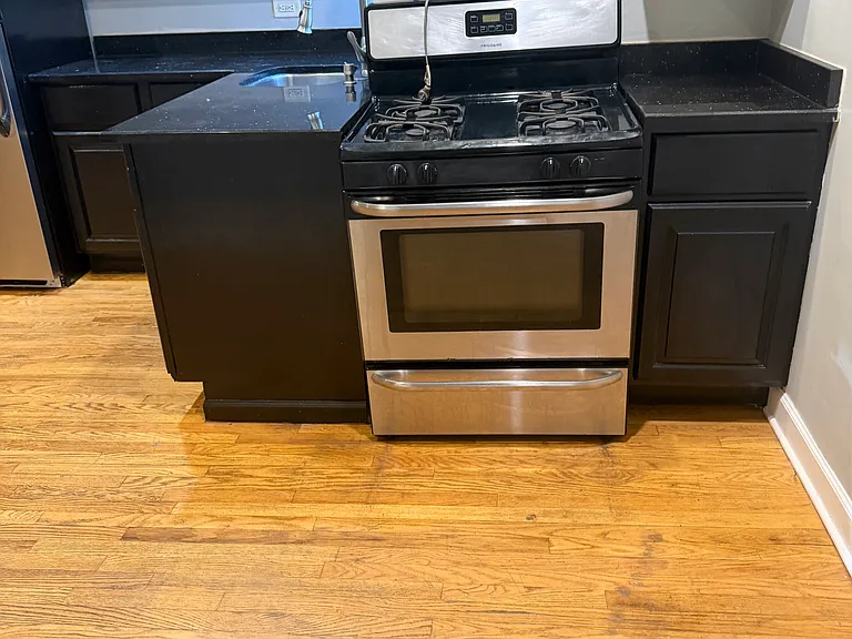 2457 W Adams St #2 — Photo 8