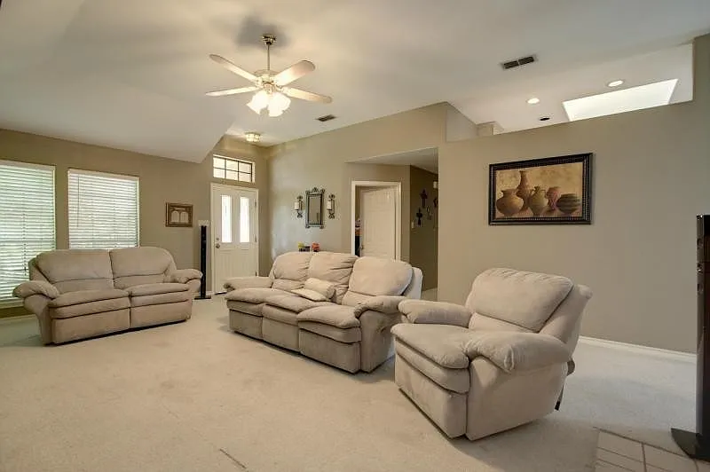 4510 Silver Hollow - 4Bed/2 Bath - $1,950/month — Photo 3