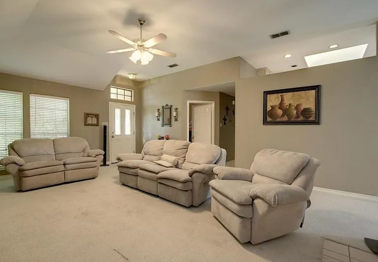 4510 Silver Hollow Dr — Photo 3
