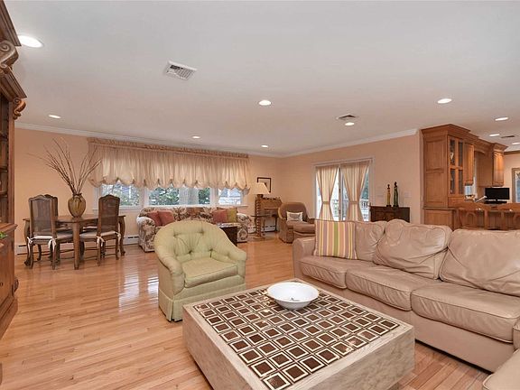 2nd image of 17 Cail Dr