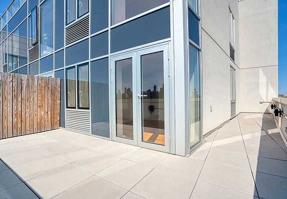 3rd image of 31-43 Vernon Blvd #704