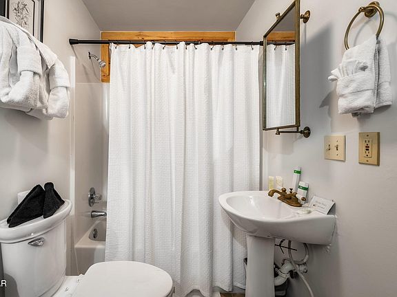 30th image of 1008 Walini Way