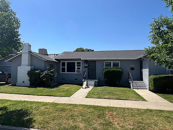 Middle unit is a 3bdrm,2bath