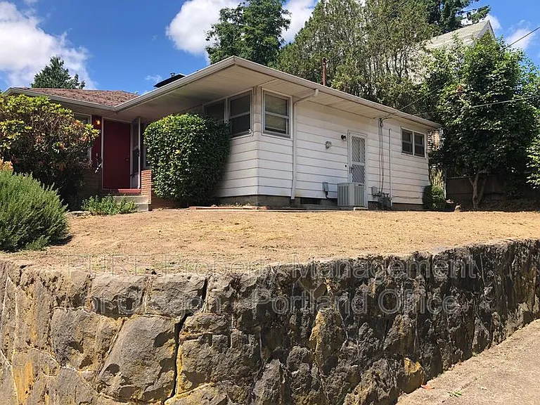 4725 SE Clinton St — Photo 4