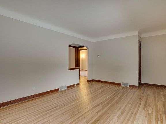 3rd image of 1669 Arlington Ave E