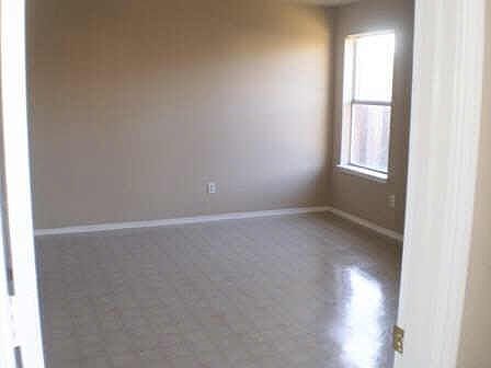 3rd image of 4637 Grovetree Ln