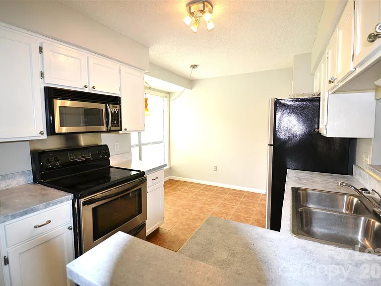 7124 Winery Ln — Photo 9