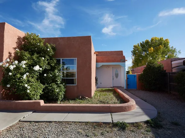 943 Vuelta Del Sur, Santa Fe, NM 87507