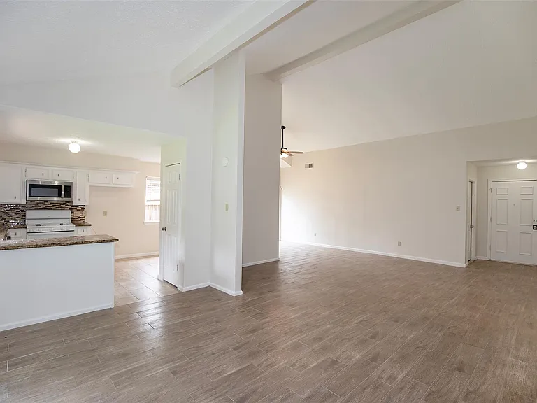 15106 Silverman St — Photo 11