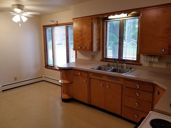 Eat-in kitchen