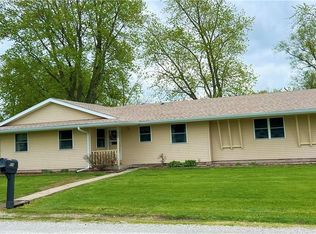 208 W North 2nd St, Strasburg, IL